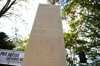 У Франції відкрили стелу на честь журналістів, загиблих під час конфліктів: серед імен Вікторія Рощина У Франції відкрили стелу на честь журналістів, загиблих під час конфліктів: серед імен Вікторія Рощина