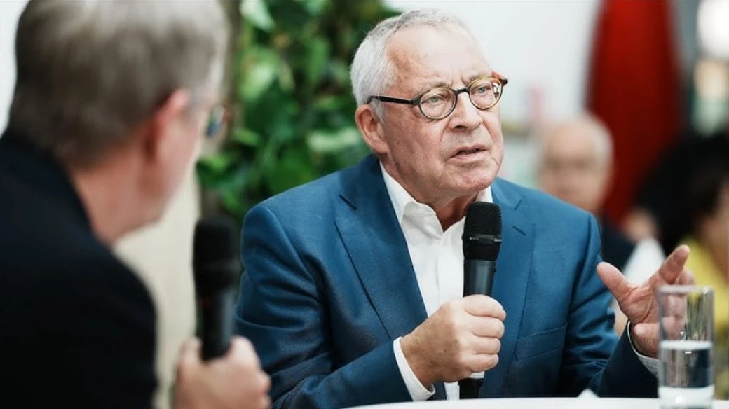 Лауреат премії миру німецьких книгарів Карл Шльоґель зізнався, що шкодує про те, що не говорить українською