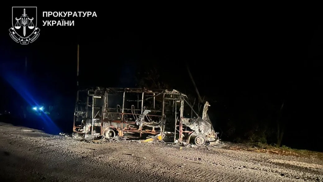 Російський дрон атакував рейсовий автобус на Сумщині: одна людина загинула, 13 поранені