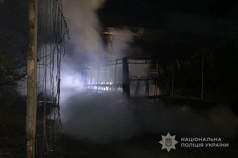 Російський дрон атакував рейсовий автобус на Сумщині: одна людина загинула, 13 поранені Російський дрон атакував рейсовий автобус на Сумщині: одна людина загинула, 13 поранені