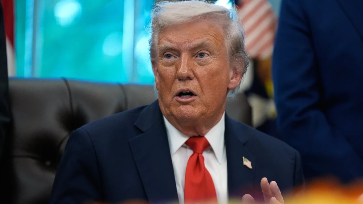 Трамп підвищує мита для Канади ще на 10% через «ворожі дії» Оттави