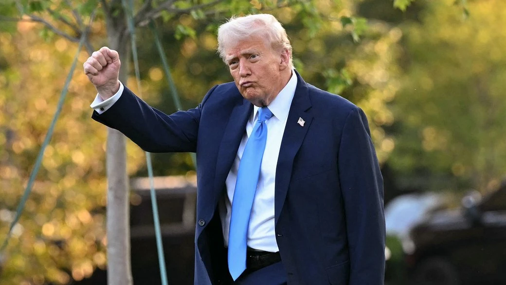 Трамп приніс на інтервʼю надрукований список 8 війн, які він нібито закінчив