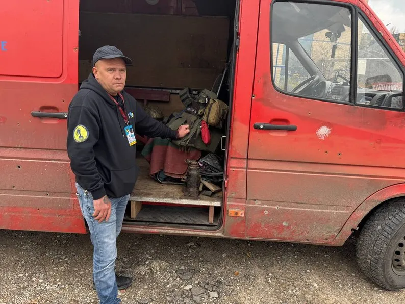 Після поранення під час атаки дронів криворізький волонтер знову готується до евакуаційних рейсів
