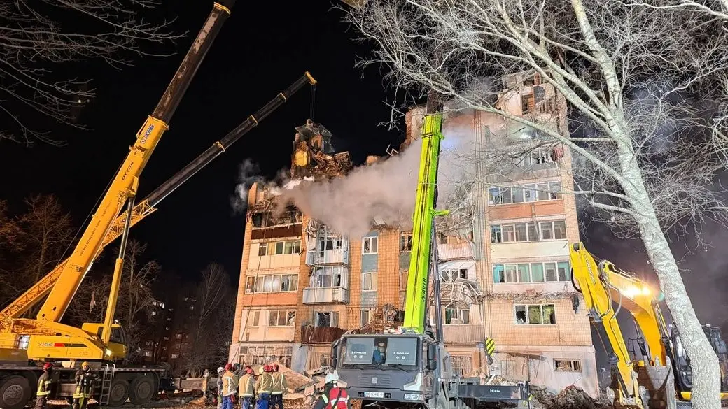 У Тернополі триває рятувальна операція після ракетного удару: кількість загиблих зросла