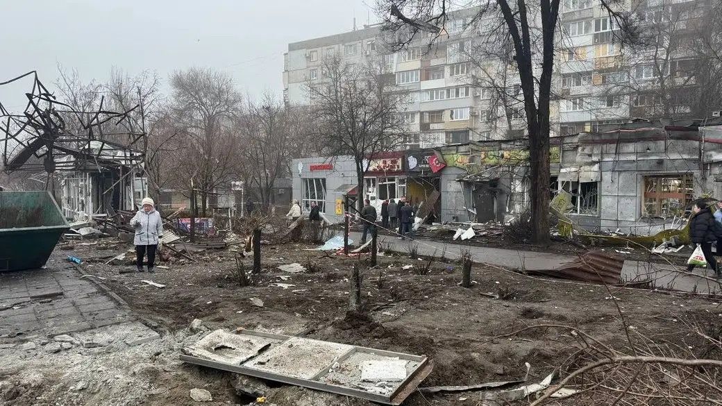 Руйнування і людські втрати: що відомо про нічний обстріл Запоріжжя
