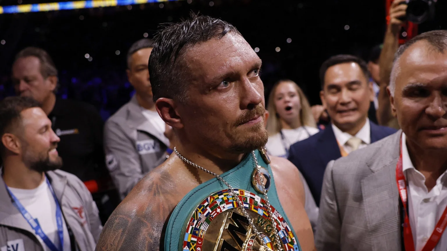 Усик залишив пояс WBO і змінив конфігурацію надважкої ваги