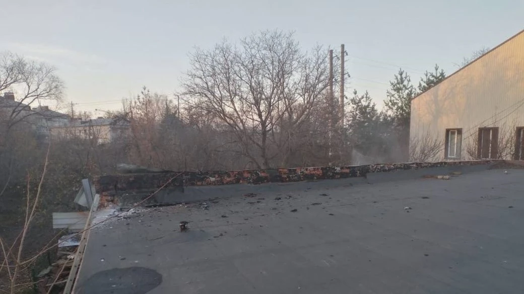 Атака дрону на пожежну частину в Миколаївці: російський безпілотник пошкодив будівлю