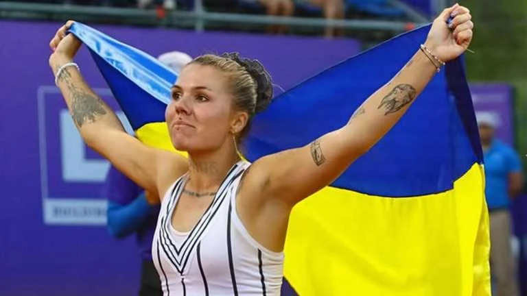 Українська тенісистка публічно відмовилася від фото з росіянкою і розповіла про мовчання колег