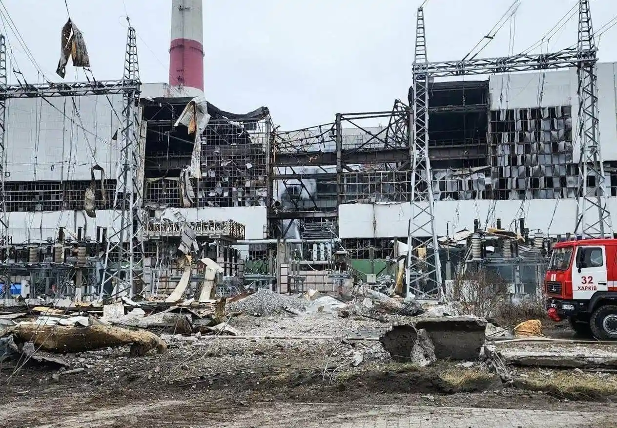 Удар по енергетиці біля Харкова: загиблий, поранені та перебої з теплом і транспортом