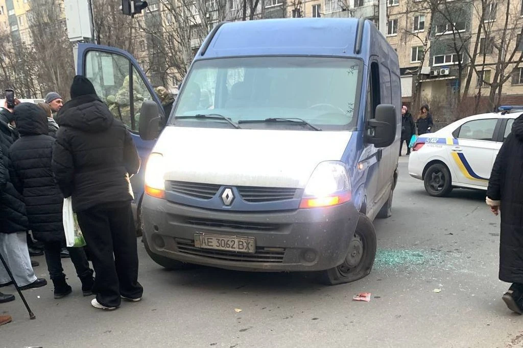 Напад із ножем під час оповіщення: у Дніпрі поранені військовослужбовці ТЦК