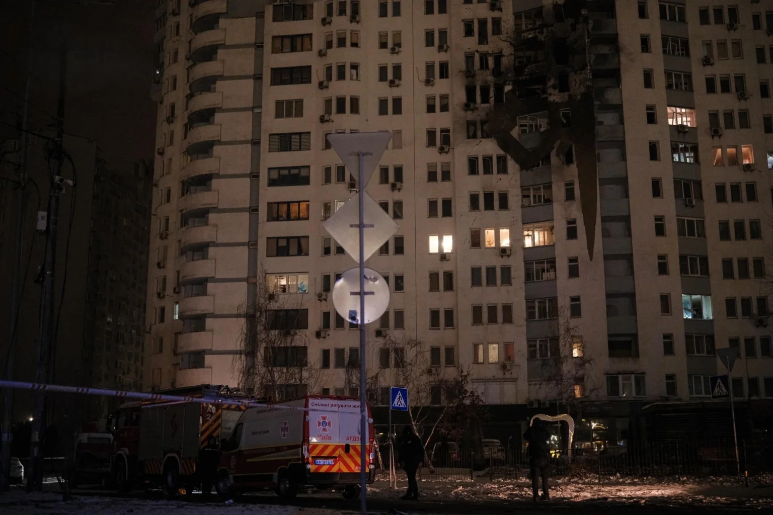 Після удару по інфраструктурі: у Києві сотні будинків досі без опалення, найскладніше – на Печерську