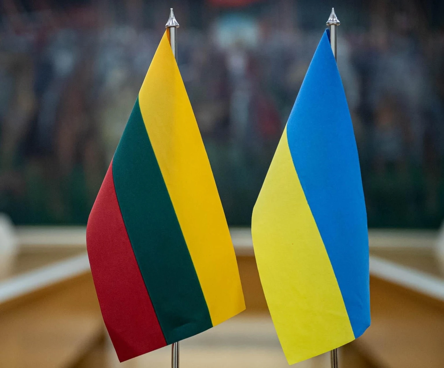 Елітна техніка під підлогою: на львівській митниці викрили масштабну контрабанду