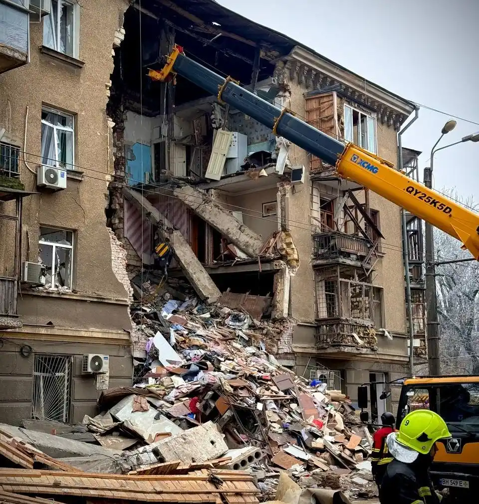 Кількість жертв в Одесі зросла: рятувальники дістали з-під завалів тіло другого загиблого