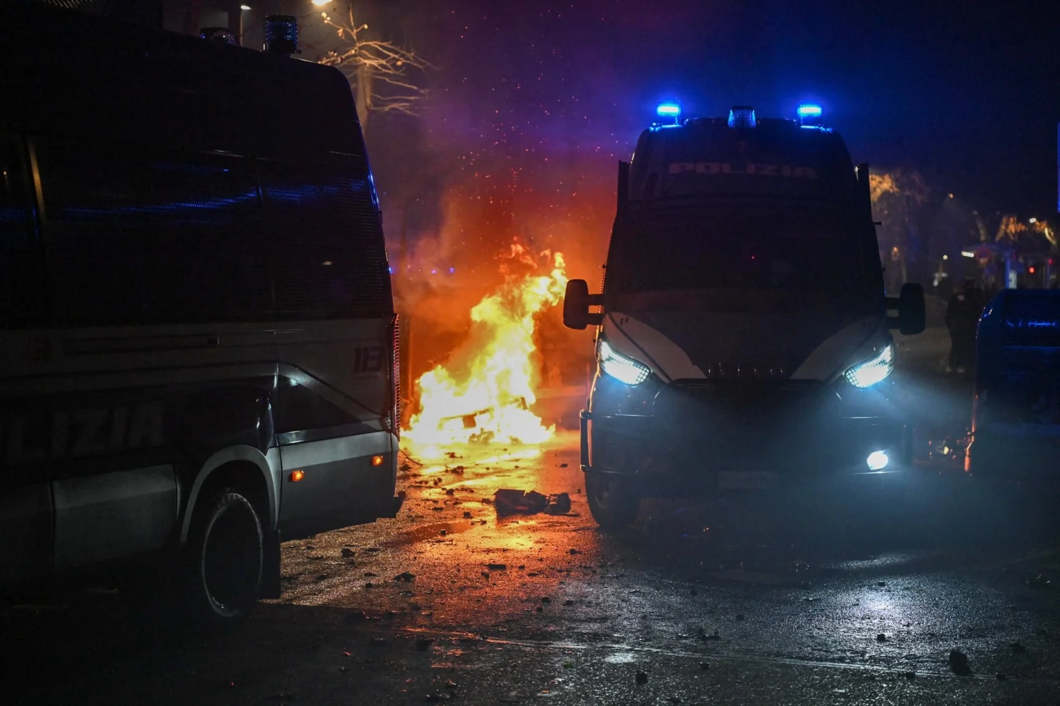 Протести у Турині переросли у масові заворушення: понад 100 правоохоронців поранено