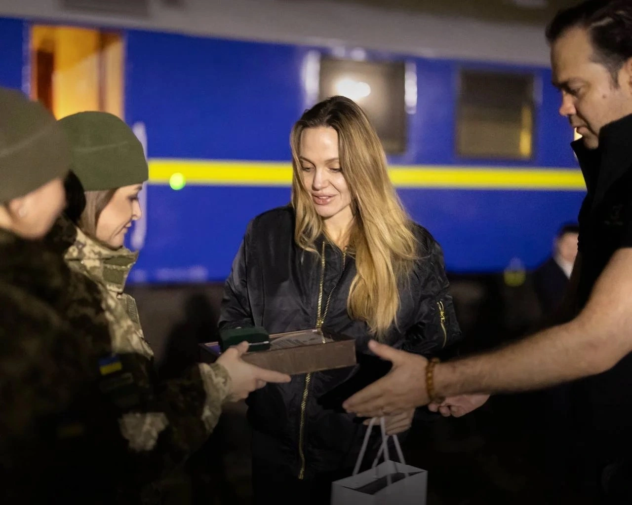 Незламність крізь об’єктив: Анджеліна Джолі показала світові ціну війни в Україні