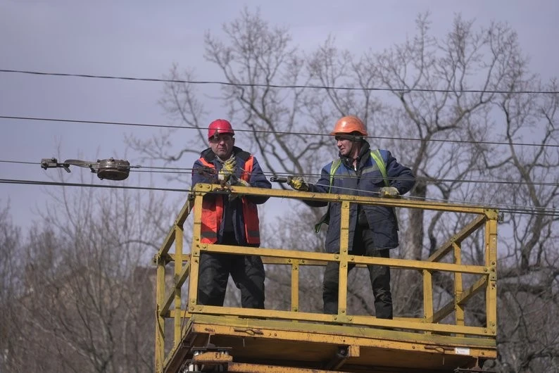 Ранкова атака безпілотників на Харків: удари по житлових кварталах та інфраструктурі