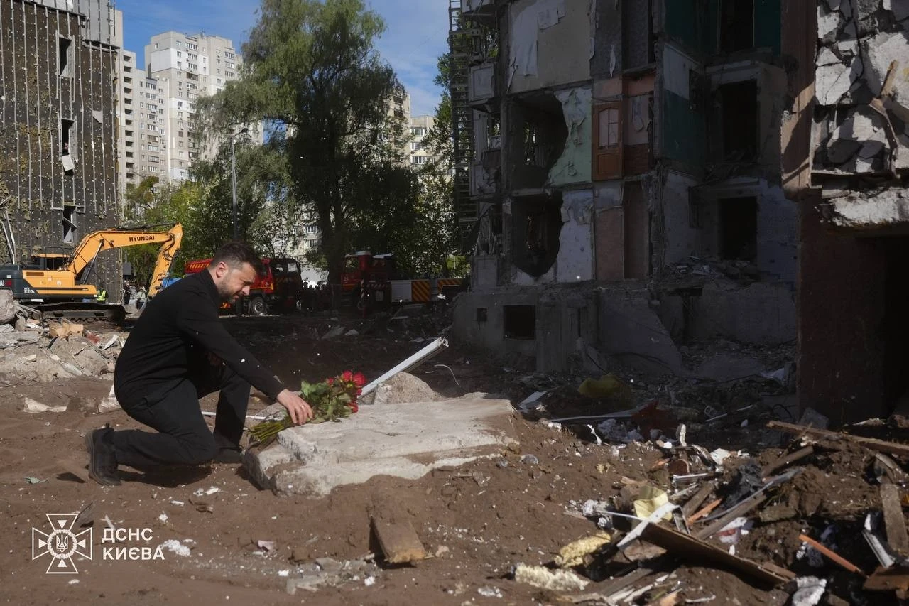 Трагедія в Дарницькому районі: Зеленський відвідав зруйновану ракетним ударом багатоповерхівку