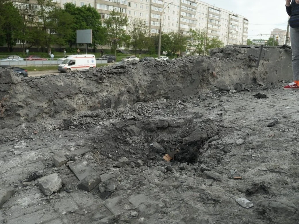Масована атака дронів у Сумах: зруйновані крамниці та вибиті шибки в оселях