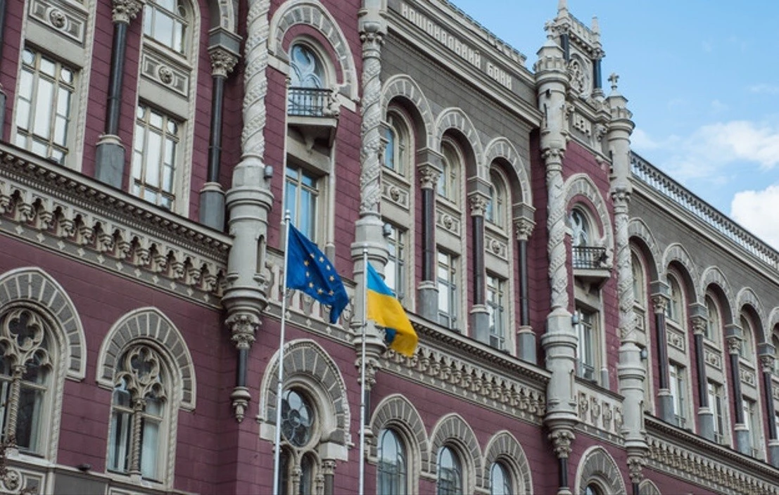 Валютні інтервенції НБУ перевищили мільярд доларів