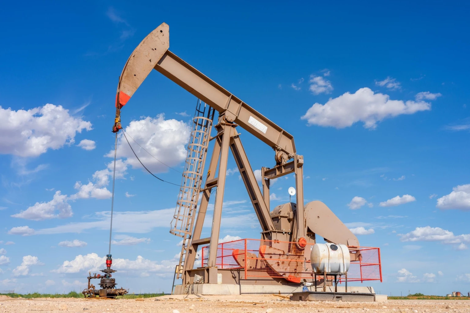 ОПЕК+ планує наростити видобуток нафти попри ринковий тиск