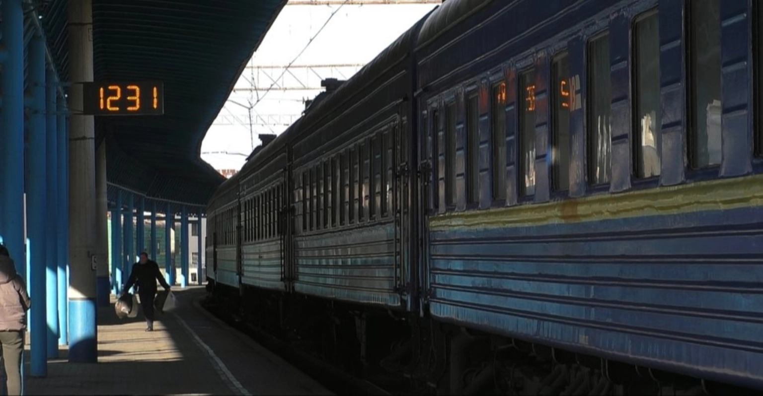 Запорізький залізничний вузол зазнав збоїв через ворожі удари