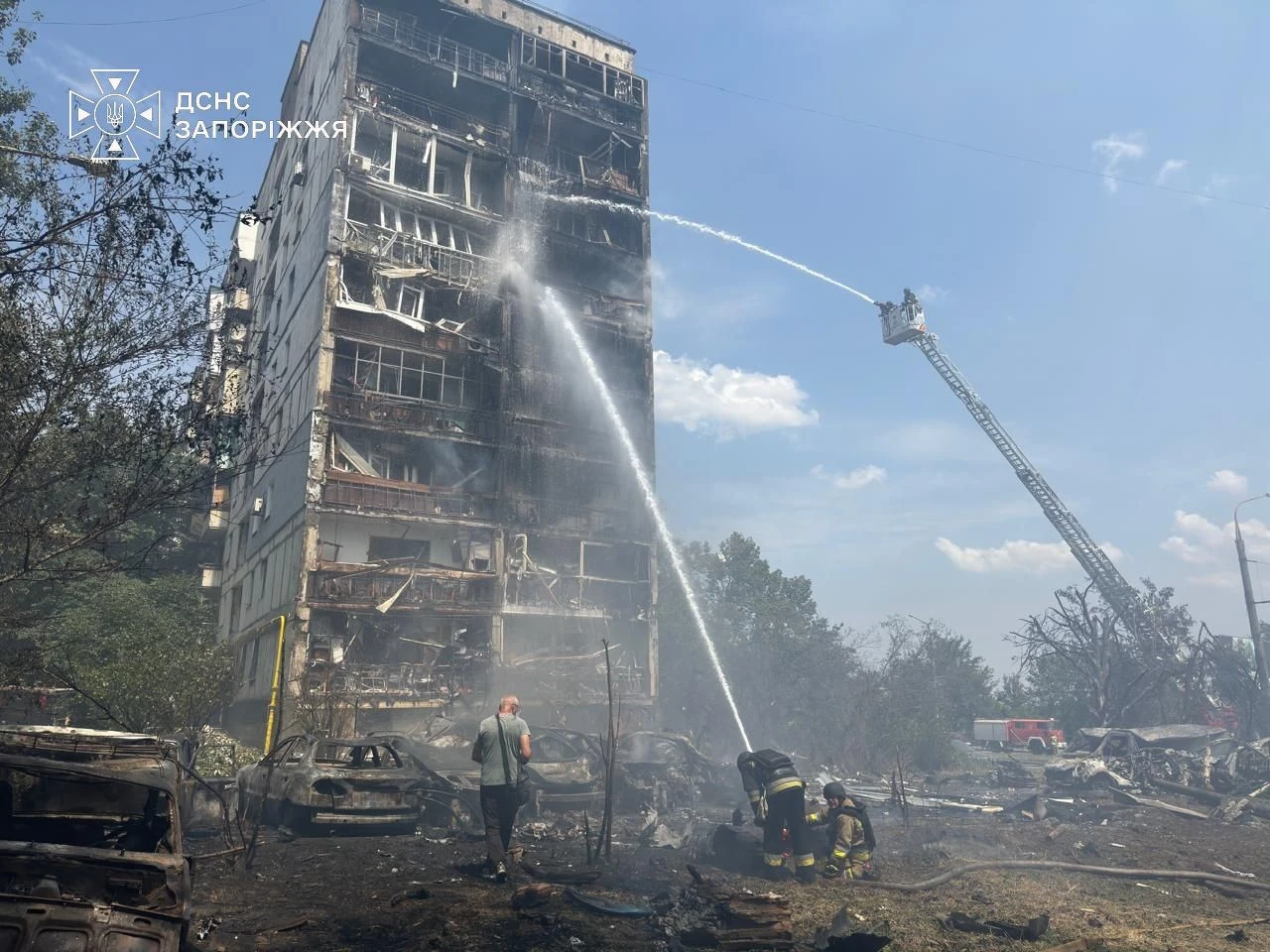 Повторний удар по Запоріжжю: після авіаатак загинули троє людей, ввечері спалахнули склади